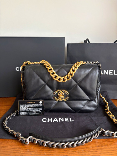 Chanel small black quilted - black,