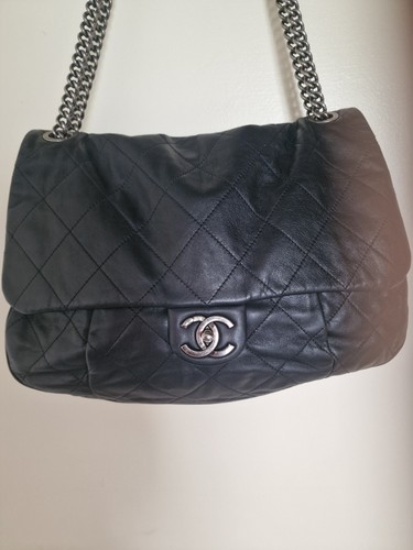Chanel hand bag stunning - chanel,