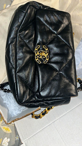 Chanel black quilted - chanel,