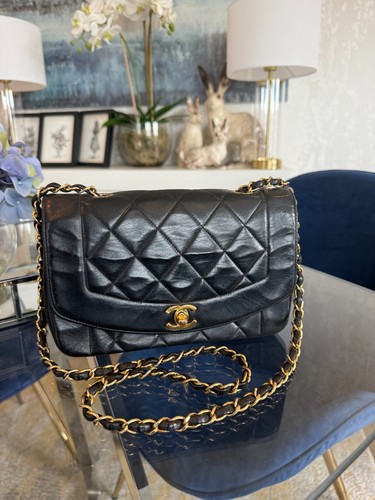 Chanel black quilted lambskin - black,