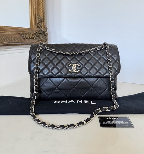 Chanel maxi black leather flap - black,