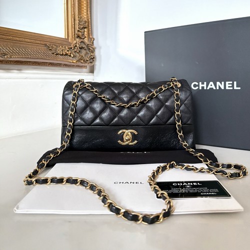 Chanel medium black - black, flap