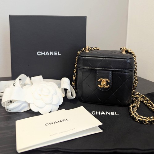 Chanel black lambskin small - black,