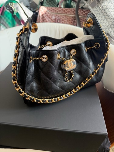 Chanel black caviar leather - 25,