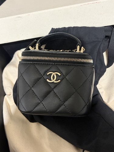 Chanel black quilted leather - chanel,