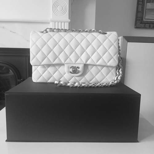 Chanel white medium caviar - chanel,