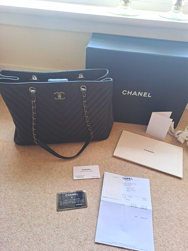 Chanel black leather - leather, chevron