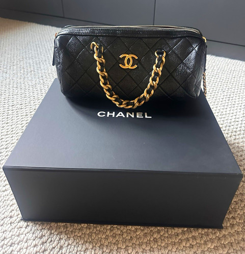 Chanel black quilted leather - black,
