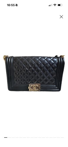 Chanel medium boy crossbody - medium,